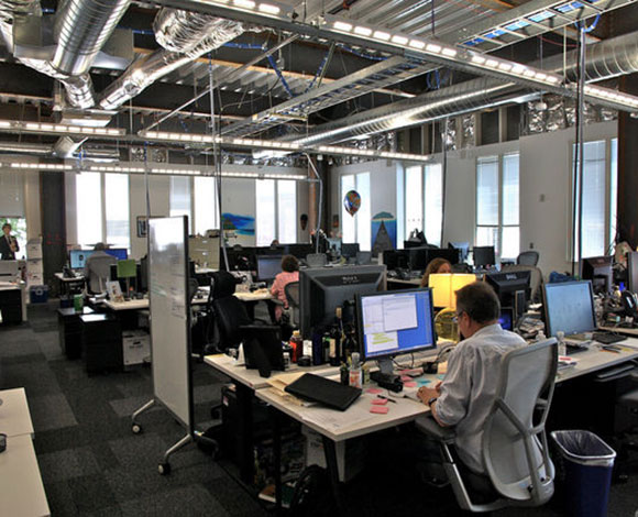 تعرف الى ابرز رواتب الموظفين العاملين في فيس بوك