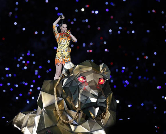 عرض احتفالي رائع جداً لنهائي الـ "Super Bowl" احيته كاتي بيري