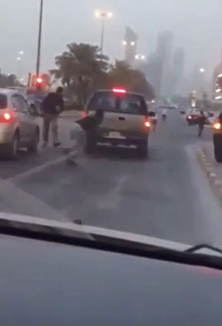 بالفيديو- عندما تمطر السماء مالاً في الكويت