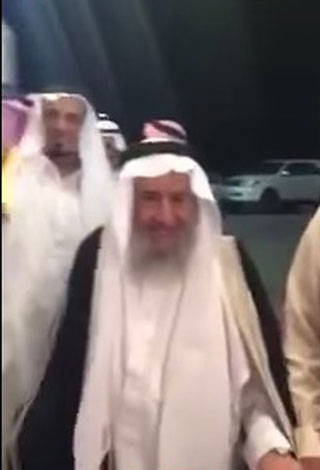 مسن سعودي عمره 100 عام يتزوج ويحتفل بزفافه بالفيديو