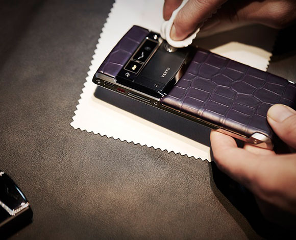 Vertu الفاخرة تطرح خدمة التعديل بحسب الطلب في دولة الإمارات