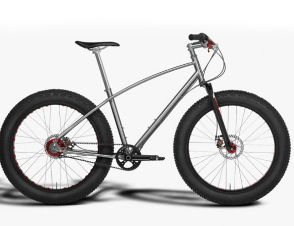 درّاجة مزوّدة بهيكل تيتانيوم وإطارات سميكة للسير في الجليد