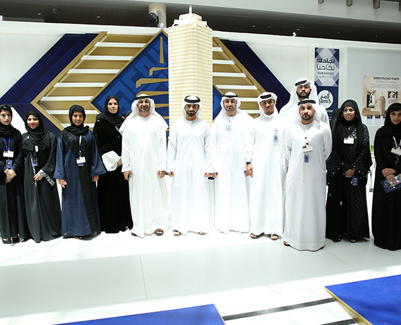 منصور بن محمد بن راشد يزور معرض الإمارات للوظائف 2015