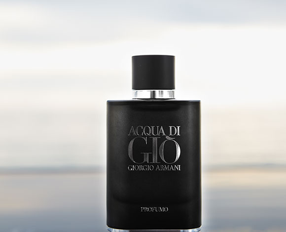 " Giorgio Armani" يبتكر أسطورة العطور الرجالية
