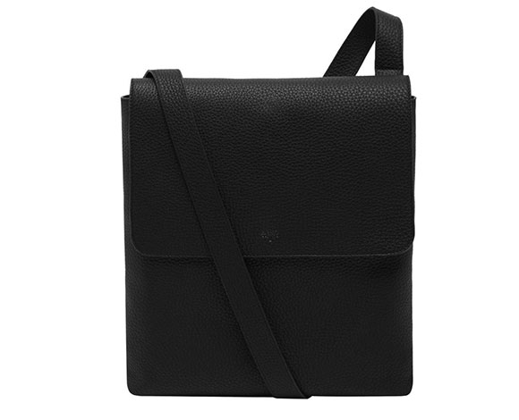 "Mulberry" تطلق تشكيلتها الجديدة لحقائب الرجال العصرية