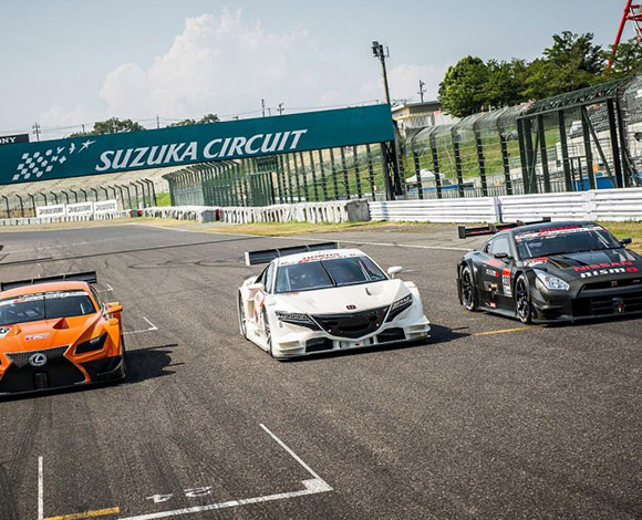 "لكزس" تكشف عن سيارة السباقات الجديدة RC F GT500