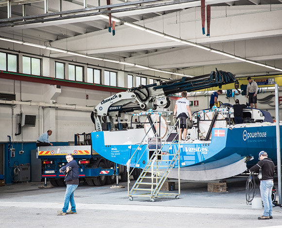 فريق فيستاس يعود "بأعجوبة" للانضمام إلى سباق فولفو للمحيطات في وقت قياسي