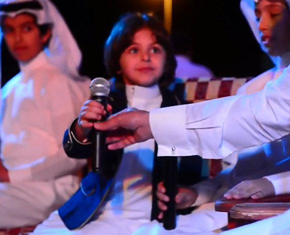 بالفيديو ... طفل سعودي يفجئ الحضور ... فماذا فعل؟