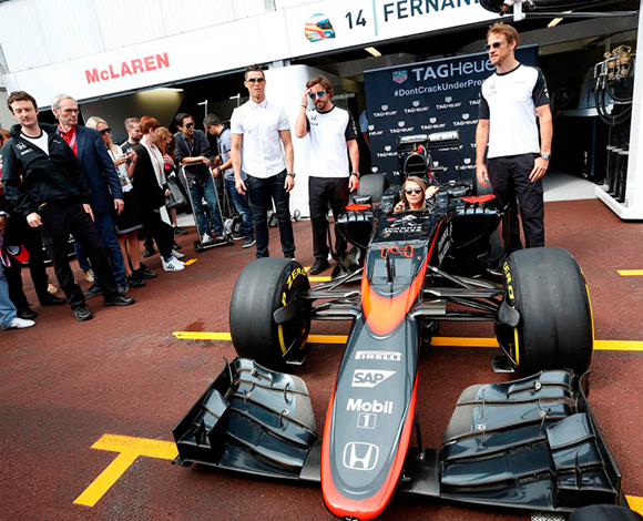 TAG Heuer على معاصم فريق McLaren-Honda فرناندو ألونسو وجينسون باتون