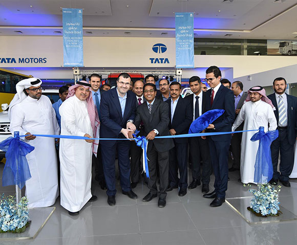 مناهل العالمية وتاتا موتورز تحتفيان بإفتتاح مركز تاتا الأبرز بالرياض