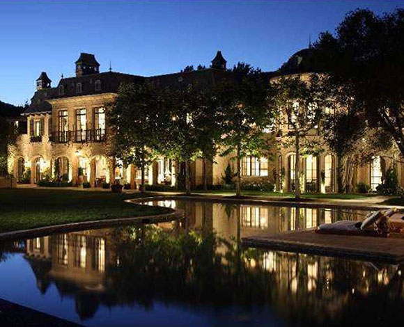 تعرف الى نمط الحياة الرائعة التي ينعم بها دكتور دري