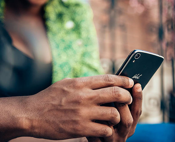 هاتف IDOL 3 الحائز عدة جوائز يقدم تقنية على أحدث مستوى