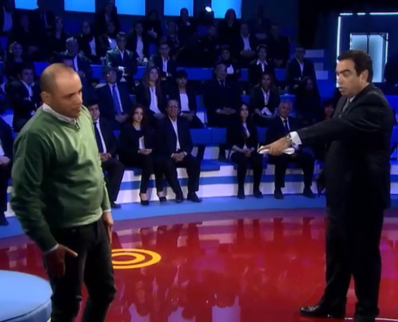 بالفيديو- إعتداء وضرب على الهواء في برنامج المسامح كريم