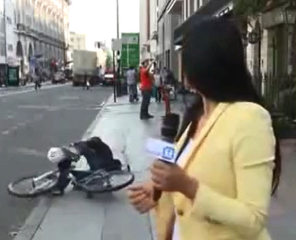 بالفيديو- مراسلة الإخبارية السعودية تتعرض لموقف محرج