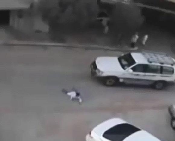 فيديو: طفل سعودي ينجو من الدهس بأعجوبة