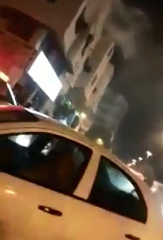 بالفيديو: سعودية تلقي بنفسها وبأطفالها من شرفة المنزل؟