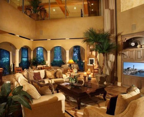 بالفيديو: أليك جولة داخل منزل الفنان الاماراتي عبد الله بالخير