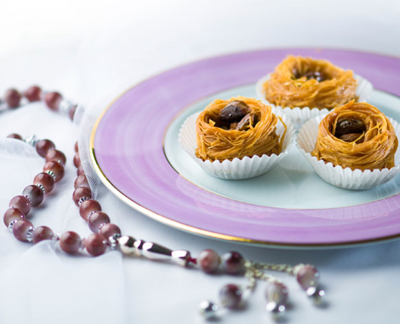9 طرق تساعد على كبح الإفراط في تناول الطعام خلال رمضان