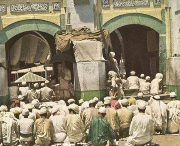 صور نادرة لأداء المسلمين مناسك الحج عام 1953