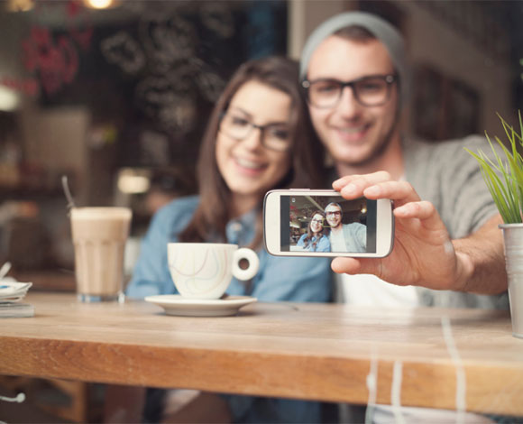نصائح تضمن لك التقاط صور السيلفي على أفضل ما يكون