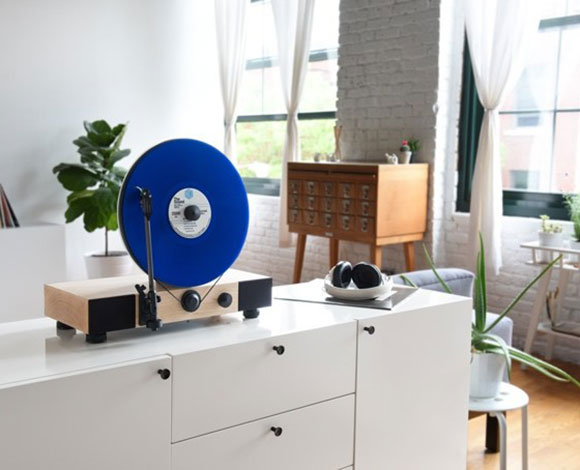 Gramovox تكشف عن جهاز Vertical Turntable المميز