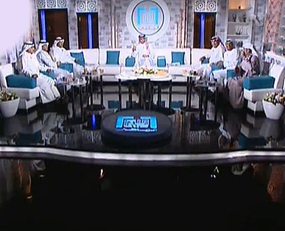 بالفيديو- إعلامي كويتي يتعرّض لموقف محرج على الهواء