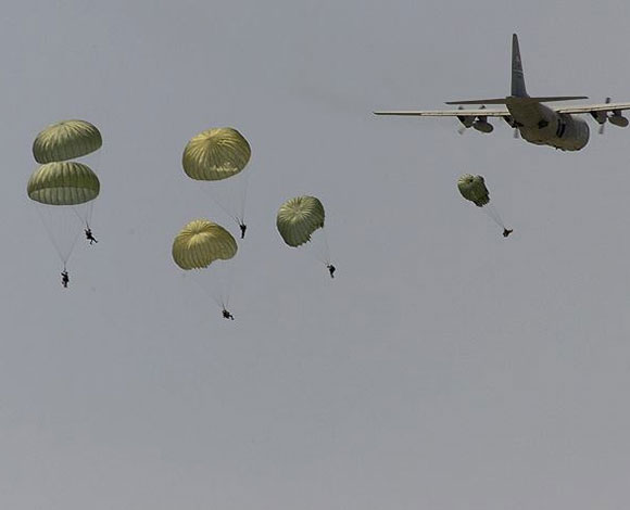 بالفيديو ... نجاة سعوديين من موت محقق