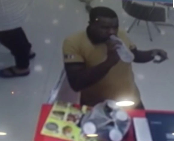 فيديو: فضيحة في أحد المطاعم الشهيرة في السعودية