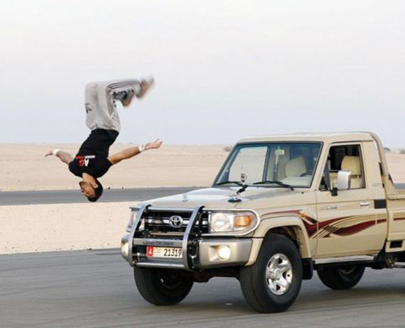 بالفيديو- تعرف على أشجع مغامر إماراتي