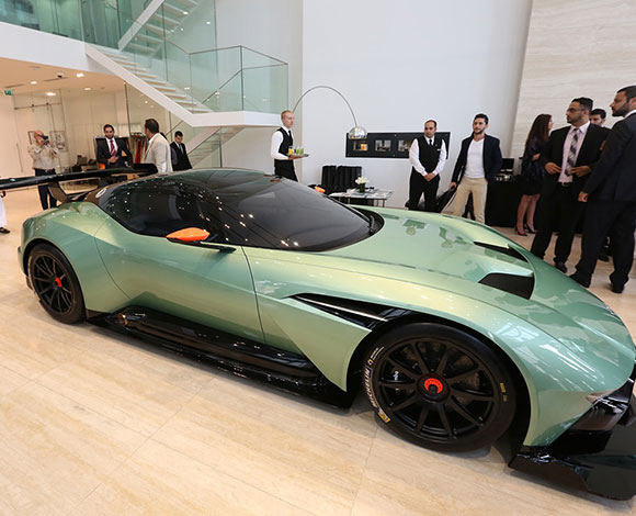 بالفيديو- سيارة بـ 8.5 مليون درهم في دبي!