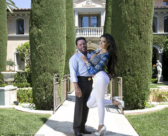 بالفيديو- فضيحة  طيّار الخطوط الكويتية