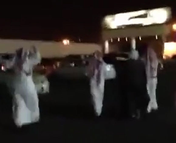 بالفيديو: سعودي يتعرض لموقف غريب يوم زفافه