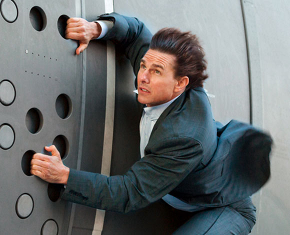 بالفيديو: هذا ما حدث مع "توم كروز" خلال تصوير Mission Impossible - المهمة المستحيلة