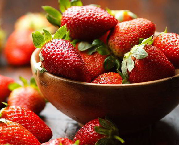 10 فوائد غذائية تجعل من الفراولة طعاماً أساسياً كل يوم