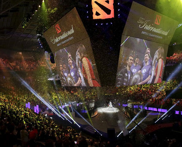 بالصور: توزيع جوائز بالملايين في بطولة لعبة الفيديو "Dota 2" في سياتل
