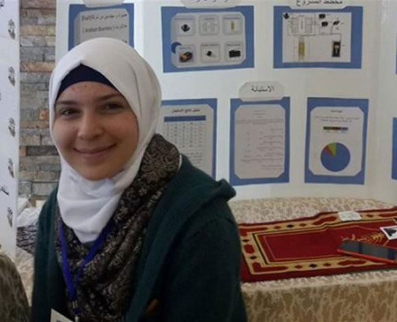 سجادة ذكية للصلاة ... إختراع جديد لطالبة فلسطينية