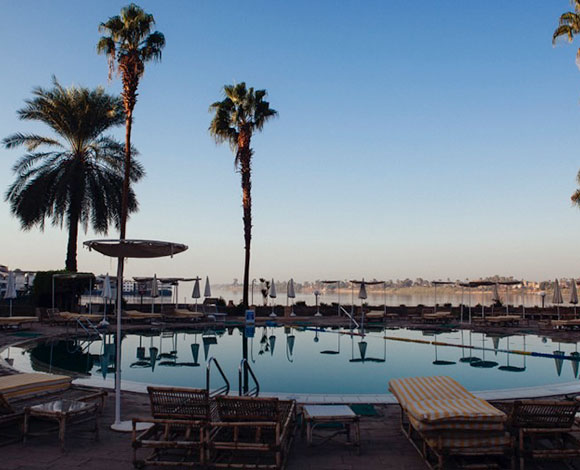 بالفيديو- والد يتجرد من أبوته ويقرر التخلص من طفلته