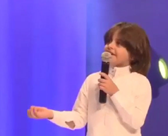 بالفيديو.. سعودي يحرج والده أمام جمهور كبير