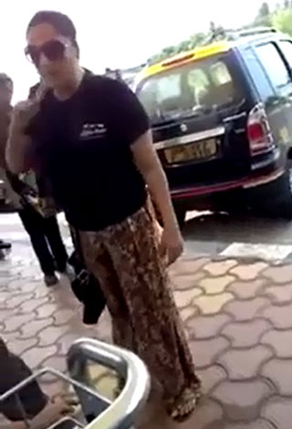 بالفيديو: ضبطت زوجها مع عشيقته في المطار ... هذا ما حدث