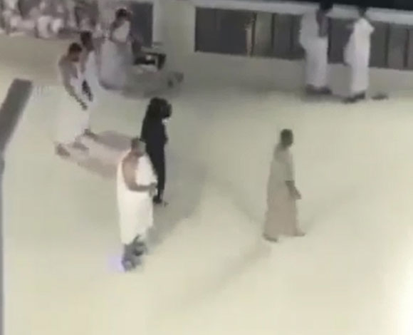 بالفيديو- سكوتر في المسجد الحرام