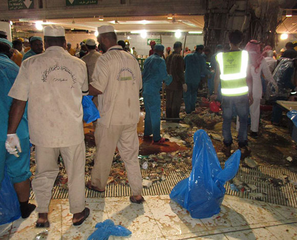 بالفيديو والصور .. لحظة حدوث مأساة  في السعودية راح ضحيتها 107 مسلم في الحرم المكي