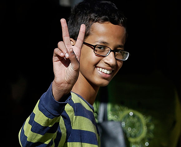 هذه هي الهدايا التي حصل عليها الطالب أحمد محمد من مايكروسوفت