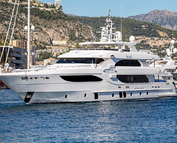 اليخت "ماجستي 135" يلفت الأنظار في "موناكو لليخوت"