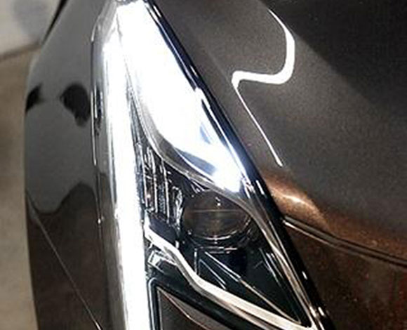 بالصور: كاديلك XT5 الجديدة تتألق من دبي