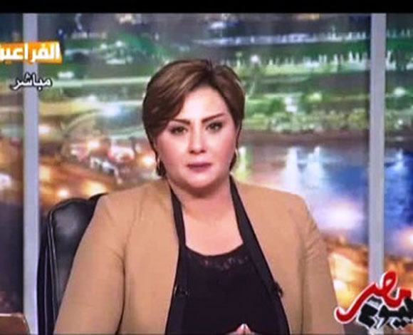 بالفيديو.. فضيحة مذيعة مصرية بصور عارية لها على الهواء مباشرة