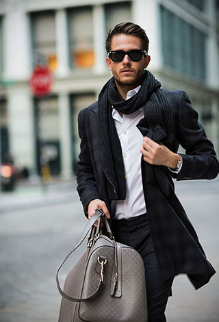 آدم غالاغر... أيقونة متقدة من الحيوية والأناقة