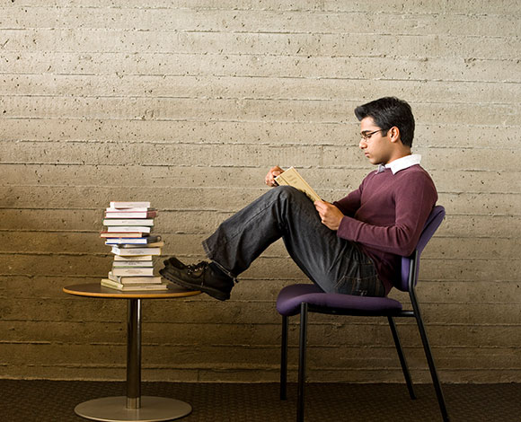 53% من الإماراتيين يفضلون الكتب الورقية على الكتب الرقمية