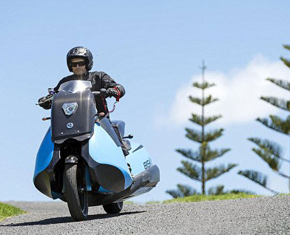 تطوير دراجة بخارية يمكن تحويلها في 5 ثوان إلى جت سكي