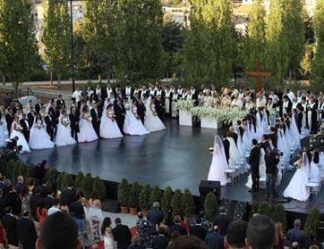 لبنان يتحضَّر لزفّ 35 ثنائيّاً في حفل زفافٍ جماعيّ