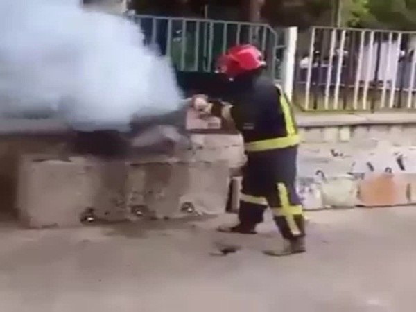 شاهد كيفية إطفاء حريق بدون ماء